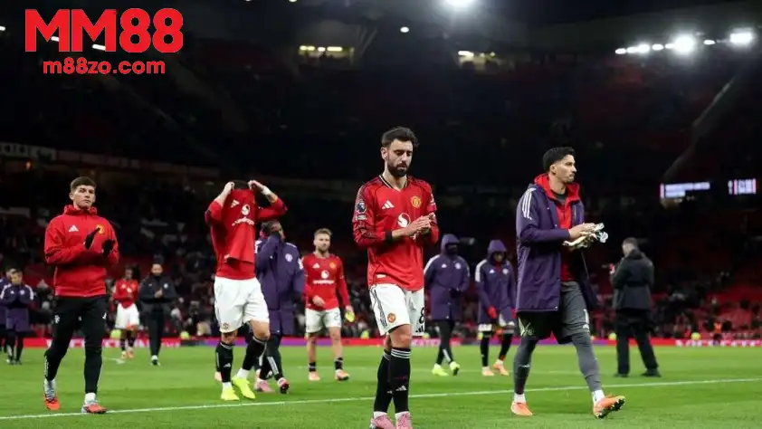 Man United đang gây thất vọng cực lớn sau trận thua Everton (Ảnh: GOAL).